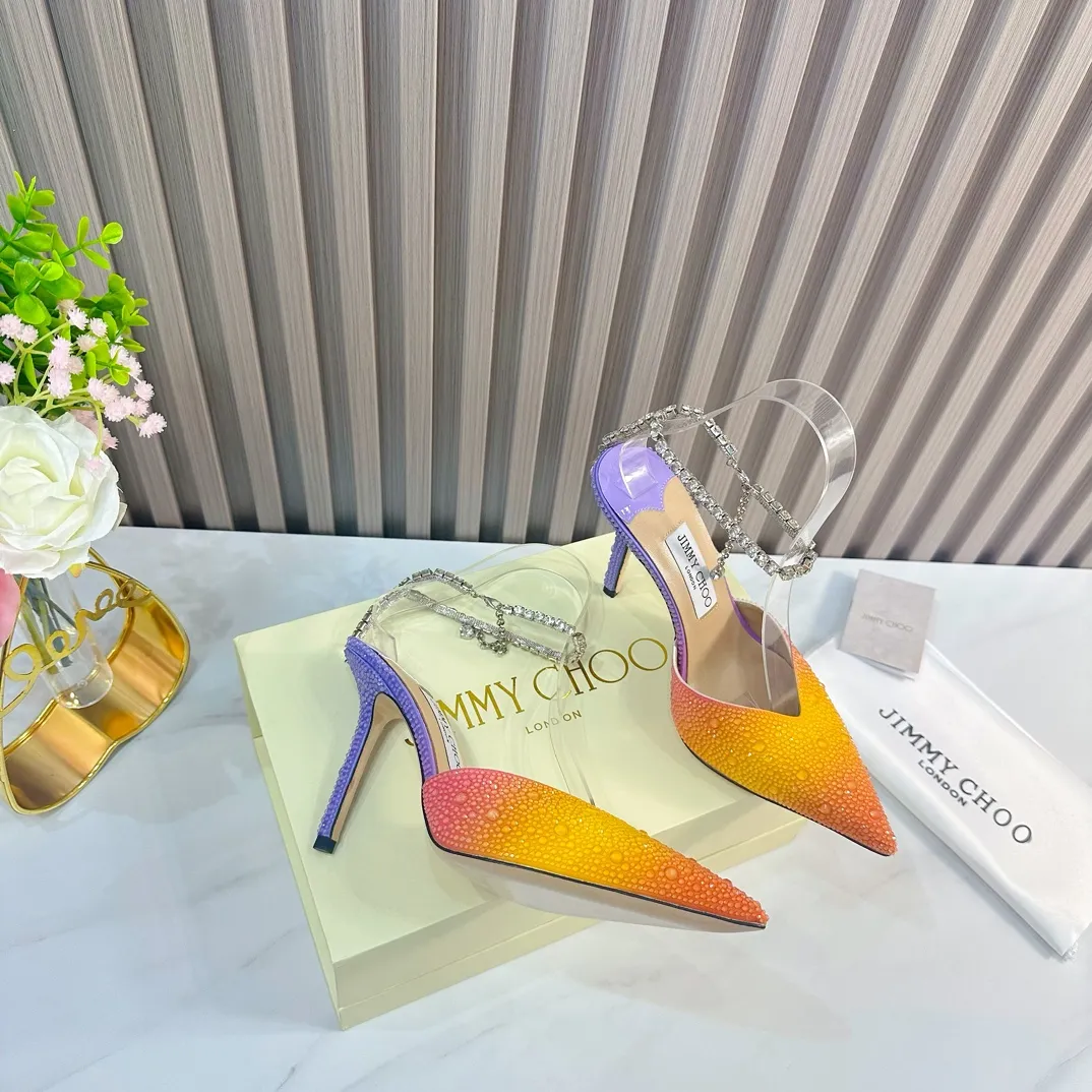 👟👟Ex-factory price 720👟👟 JIMMY CHOO (Jimmy CHOO) 💝💝💝 is a very comprehensive and noble fashion lifestyle brand. It has a series of women's high-heeled, medium-heeled, flat-heeled sandals with the same strap from major fashion bloggers and celebrities in Hong Kong and the United States.  The Australian pointed toe, round toe and square toe series are simply beautiful. Fall in love with elegance and playful sense of the future. Just by looking at them, you want to own them immediately, but you can really think about a pair of exquisite high heels~~~~~~~~~~~~~~~~~ 💝This series is specially designed for extraordinary and indifferent ladies, thus creating a unique overall effect, Jimmy Choo Design products that inspire women to move forward and show their charm💝💝💝 1⃣️Material: Imported silk hot diamond 2⃣️Inner: Imported Italian lambskin, super soft and delicate 3⃣️Outsole: Imported Italian original original color genuine leather outsole Heel height 10.cm (8.5/6.5cm can be made) 4⃣️Code number: 35-39 (34.40.41.42 customized)